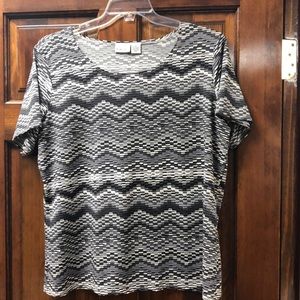 Geometrical print top